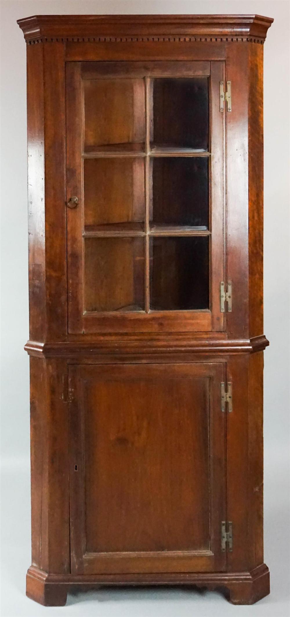 SOUTHERN CHIPPENDALE WALNUT CORNER 33abdc