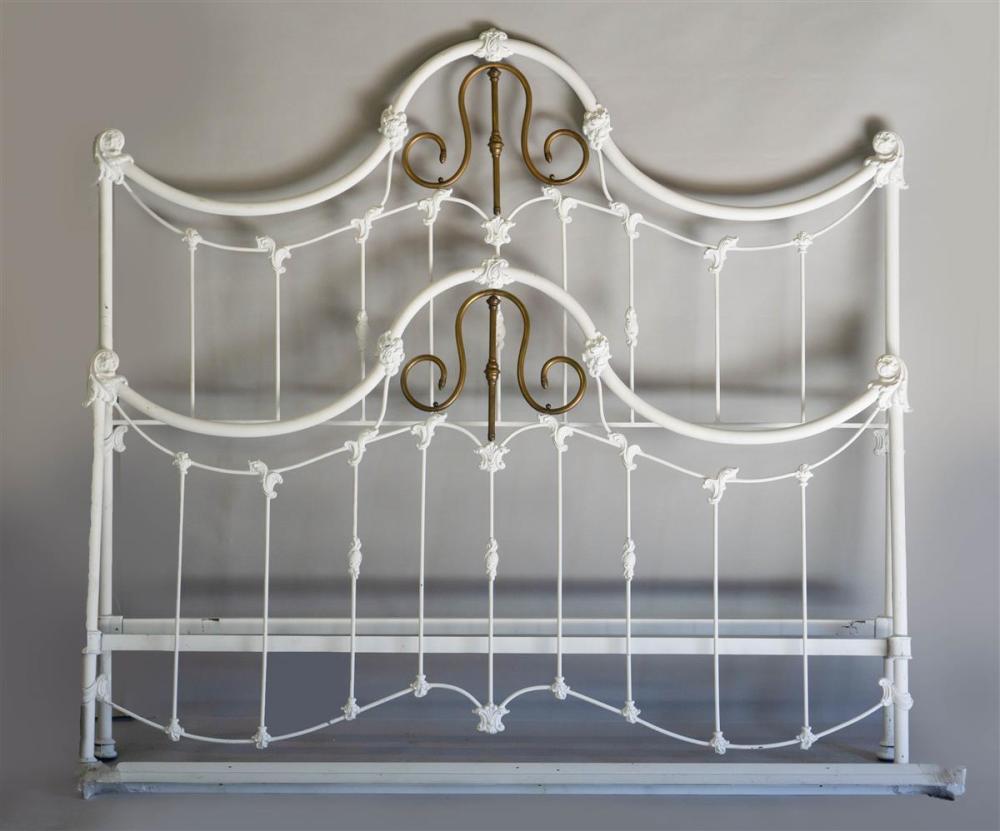 VICTORIAN STYLE WHITE PAINTED METAL 33acef