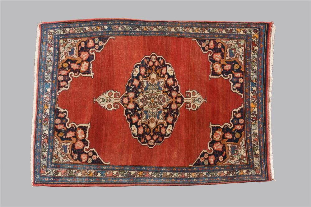 PERSIAN CENTRAL MEDALLION CARPETPERSIAN