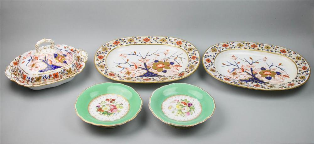 THREE PIECES OF DERBY IMARI STYLE 33add1