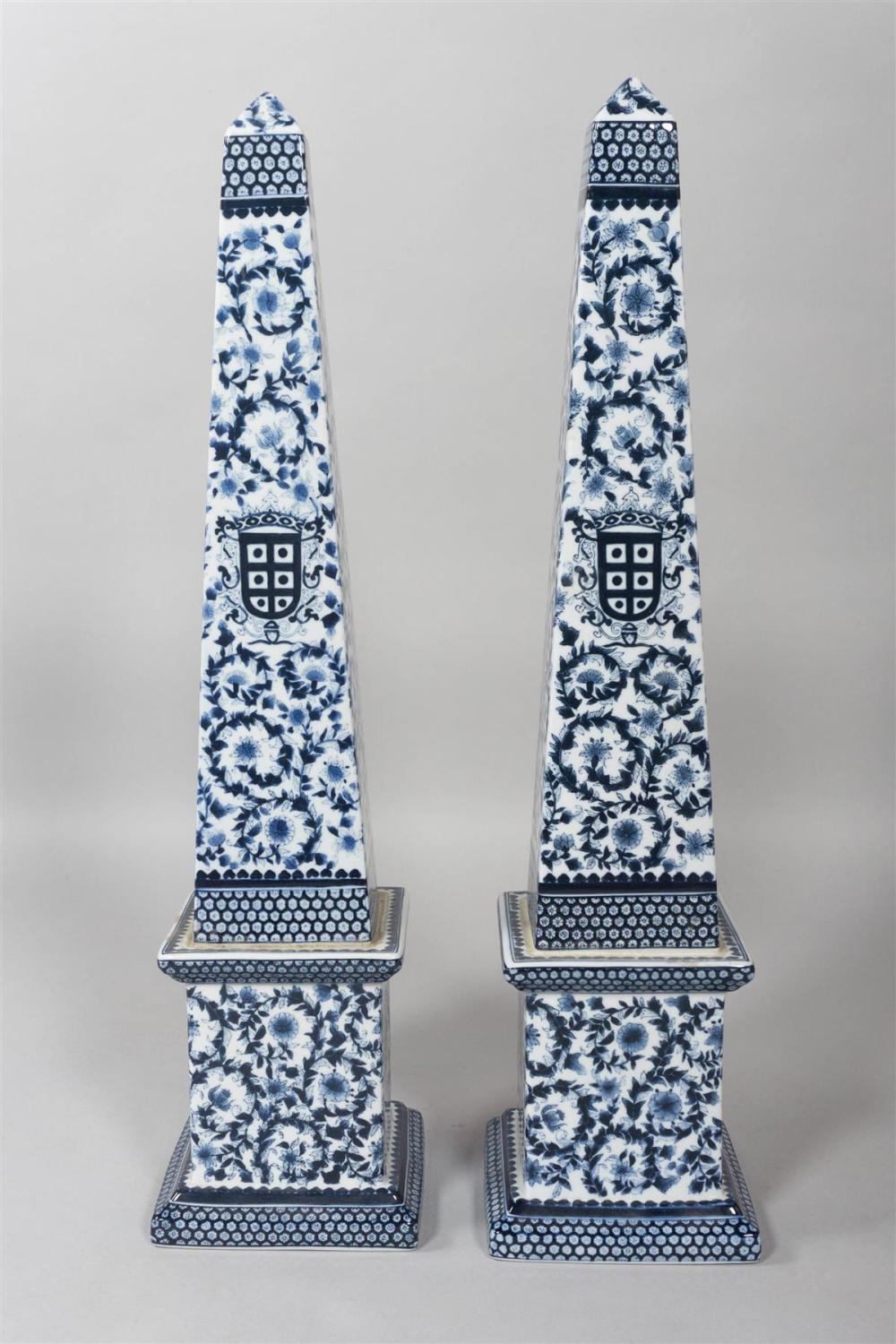 PAIR OF CHINESE EXPORT STYLE BLUE