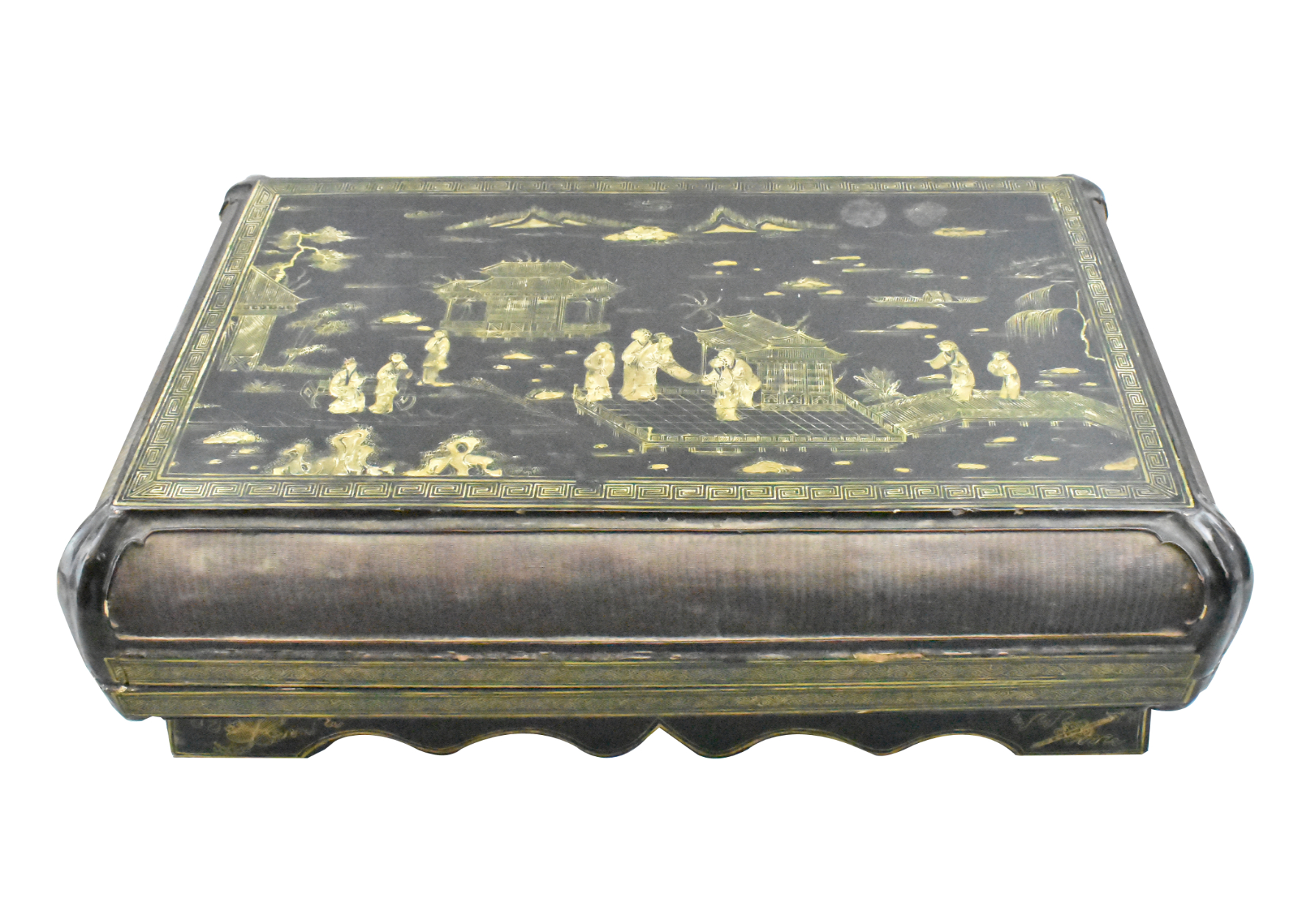 LARGE CHINESE GILT LACQUERED COVERED