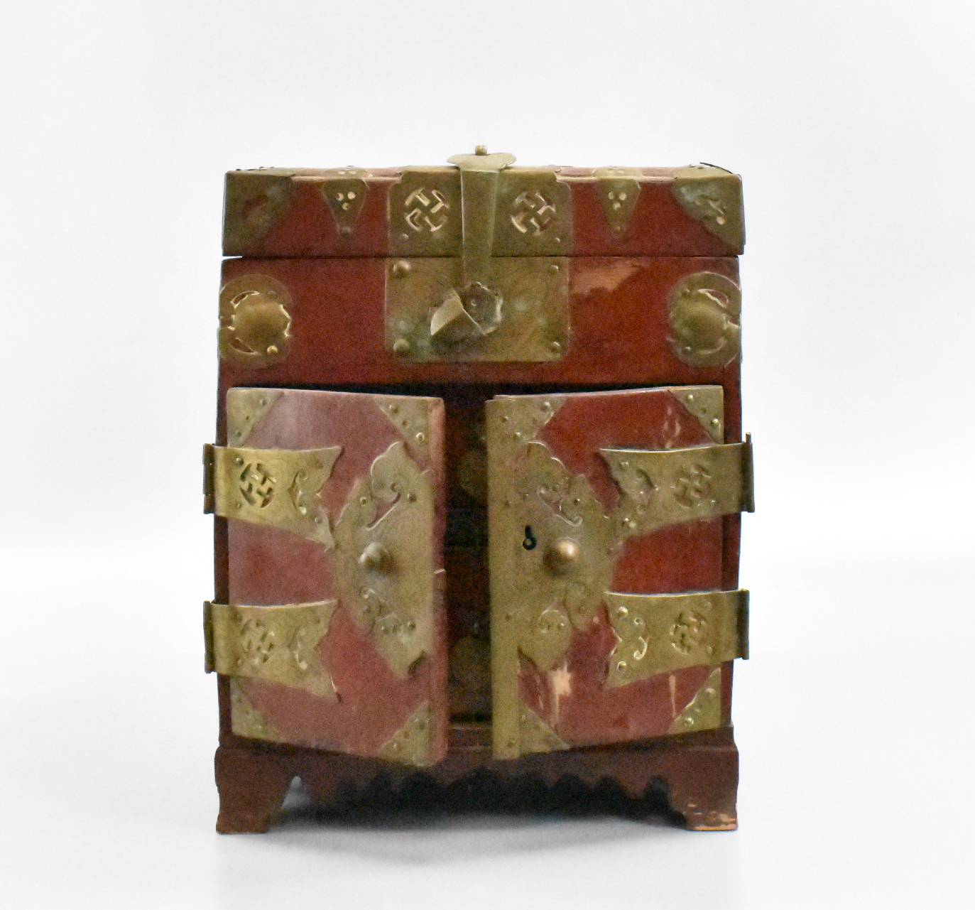 KOREAN ANTIQUE LACQUERED WOOD CHEST,19TH