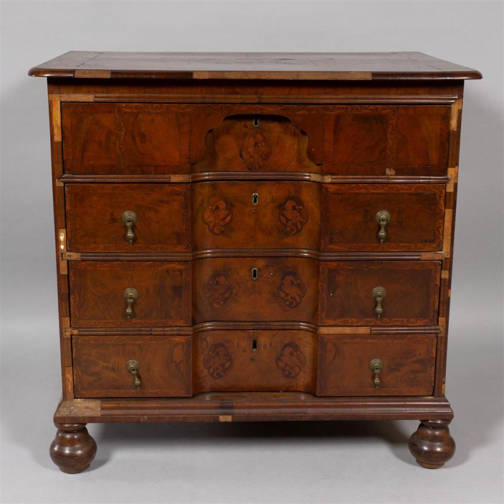 WILLIAM AND MARY STYLE BANDED WALNUT 33b076