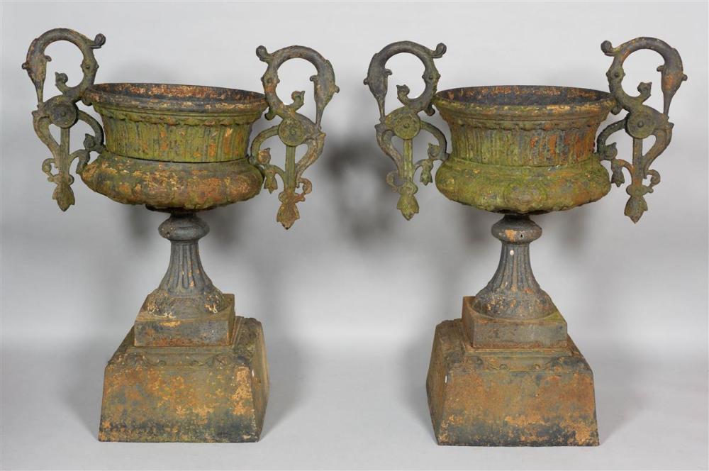 PAIR OF VICTORIAN CAST IRON GARDEN 33b0d2