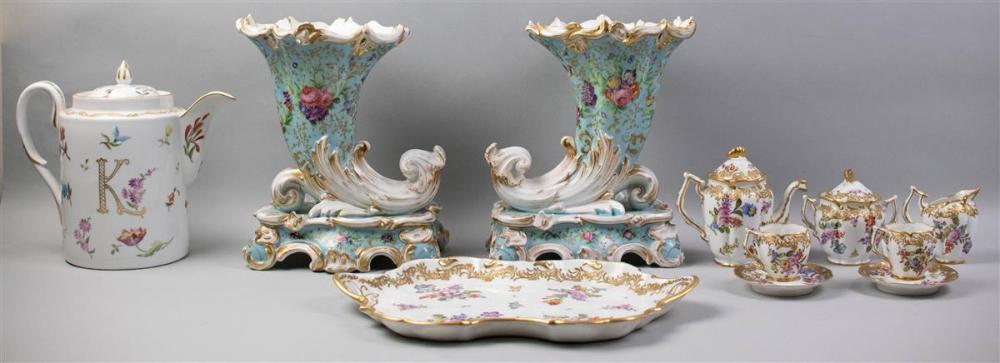 NINE PIECES OF CONTINENTAL PORCELAIN  33b0ef