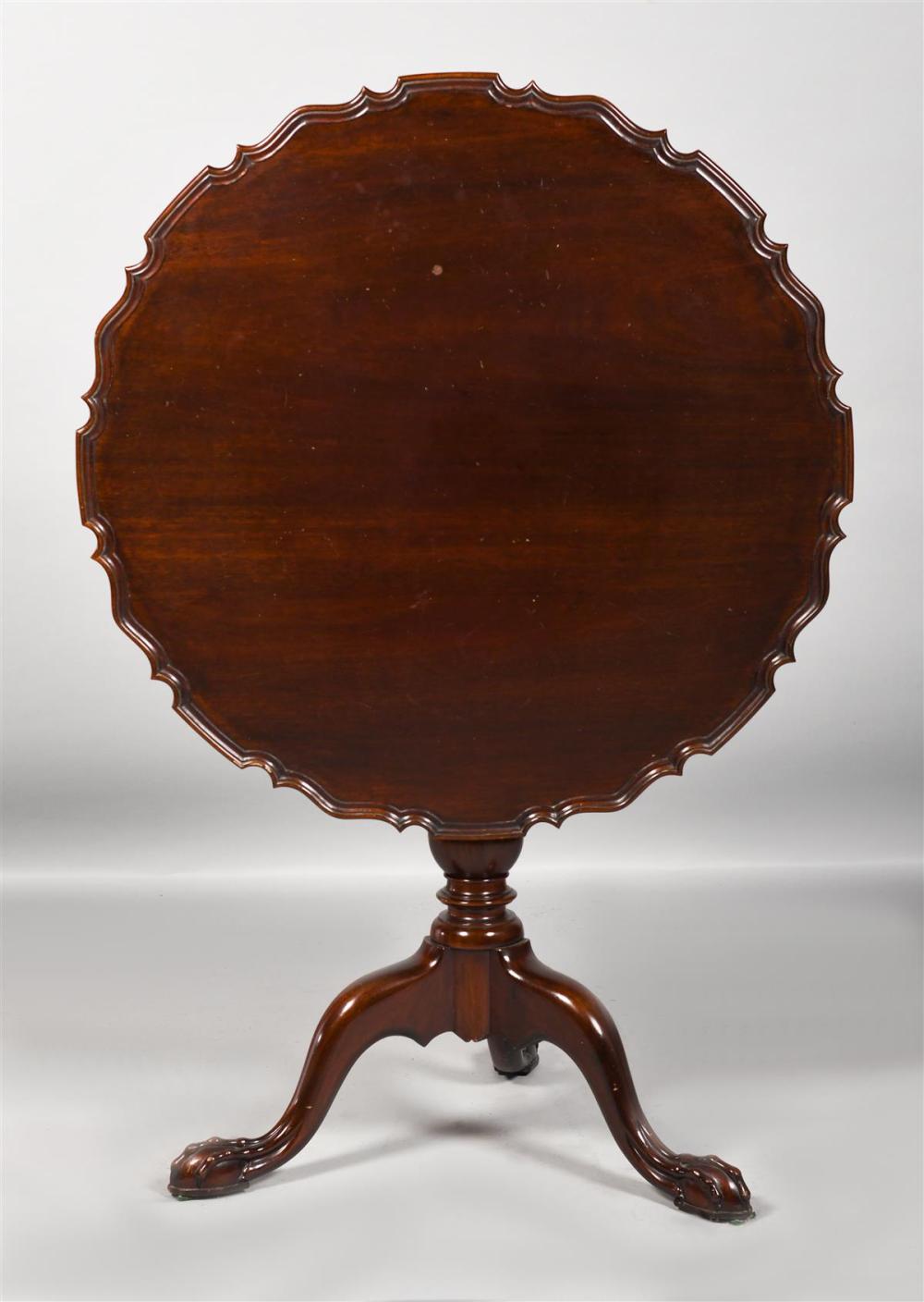 CHIPPENDALE STYLE MAHOGANY PIECRUST 33b1e7