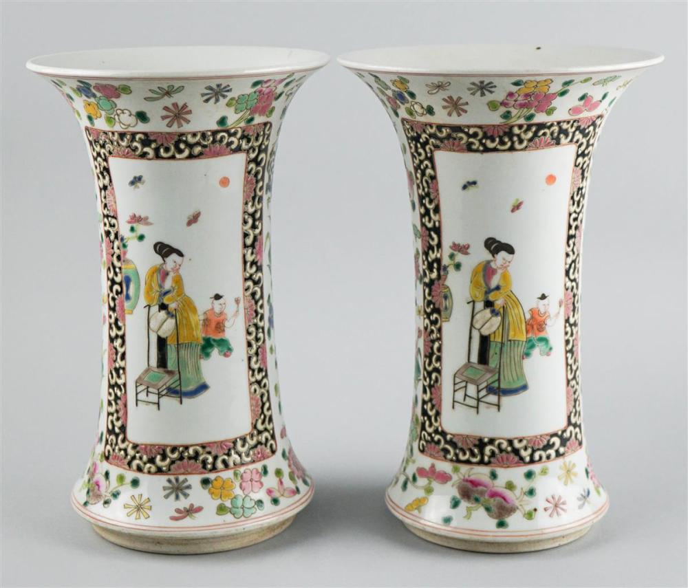 PAIR OF CHINESE FAMILLE ROSE BEAKER 33b203