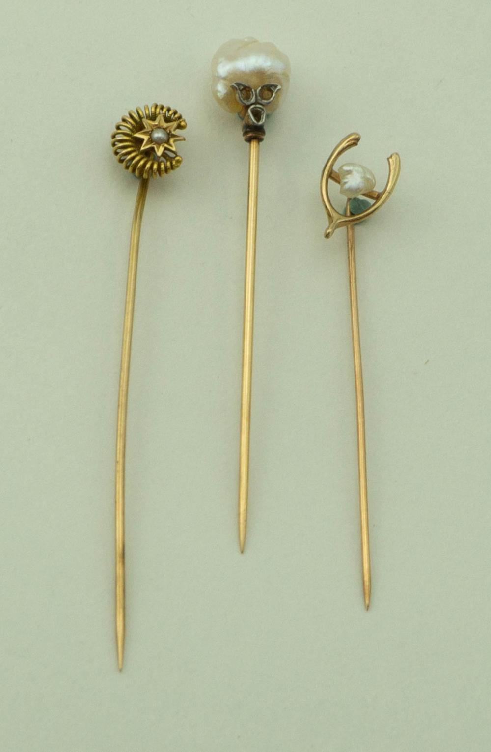 VINTAGE YELLOW GOLD AND PEARL STICKPINSVINTAGE