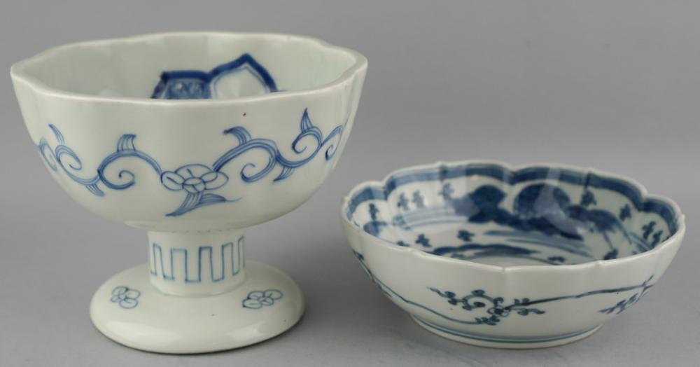 TWO JAPANESE BLUE AND WHITE ARITA