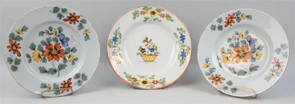 THREE ENGLISH DELFTWARE 'FAZACKERLY-PALETTE'PLATESTHREE