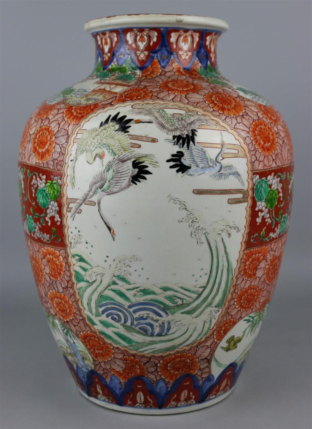 LARGE JAPANESE KUTANI VASE LATE 33b386