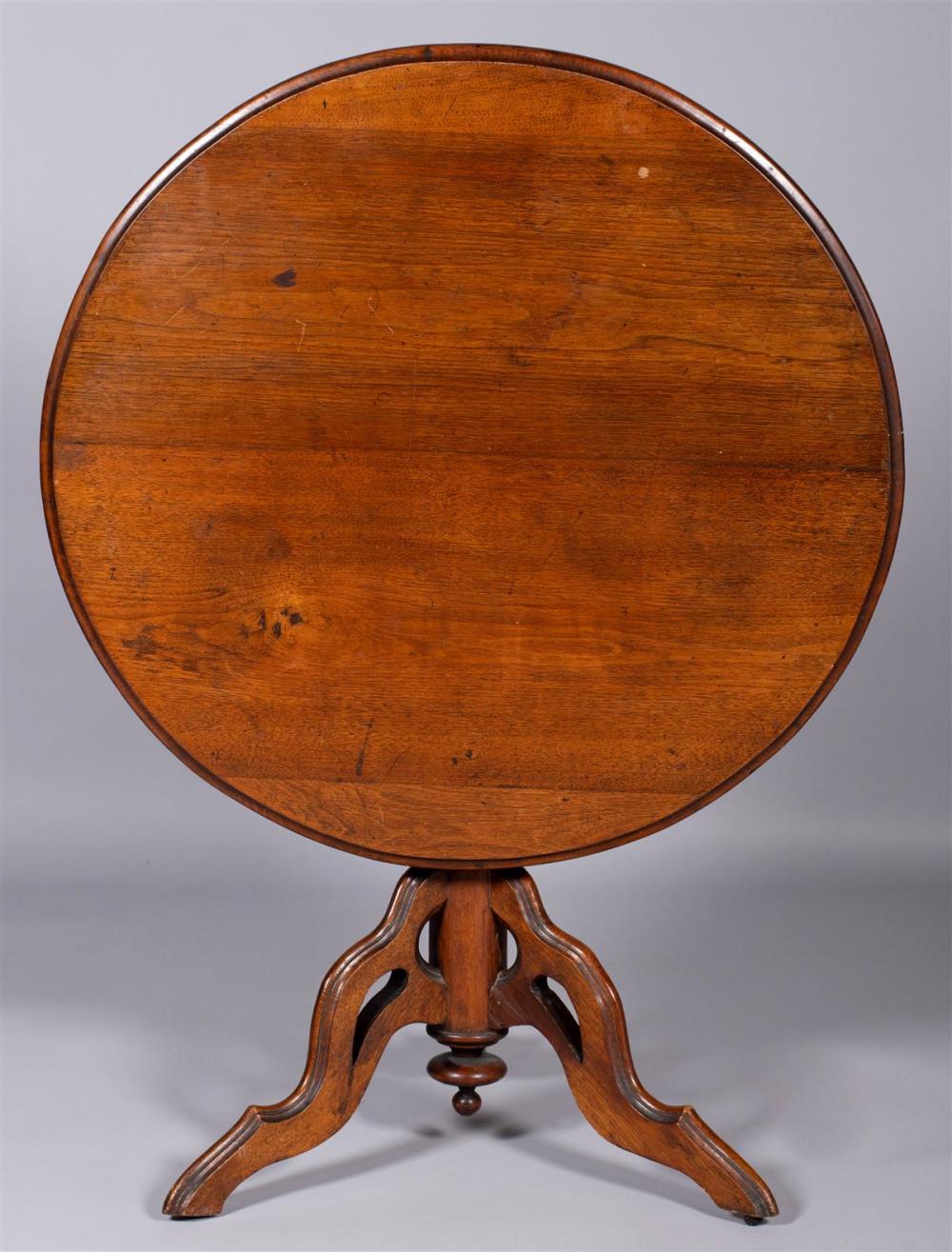 VICTORIAN WALNUT TILT TOP TABLEVICTORIAN 33b3aa