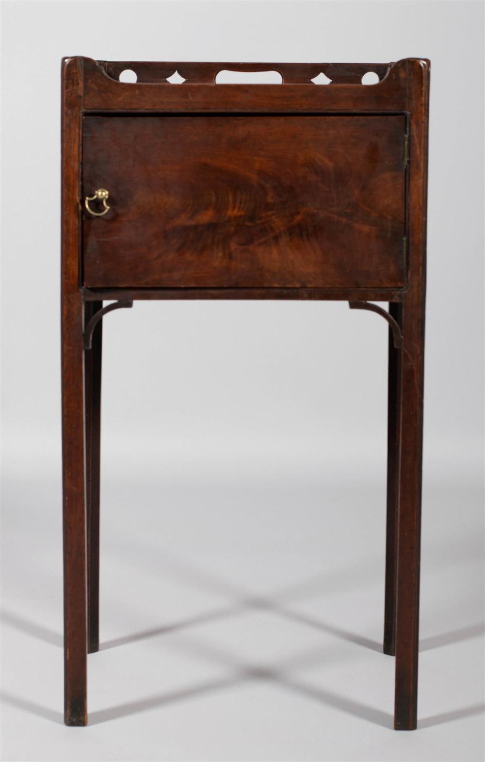 GEORGE III MAHOGANY BEDSIDE TABLE  33b3f5