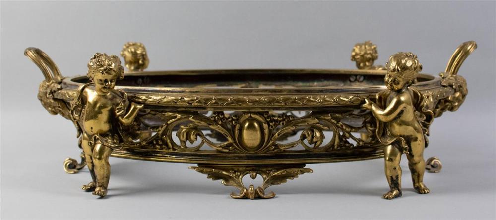 GILT BRONZE OVAL MOUNT HELD ALOFT 33b409