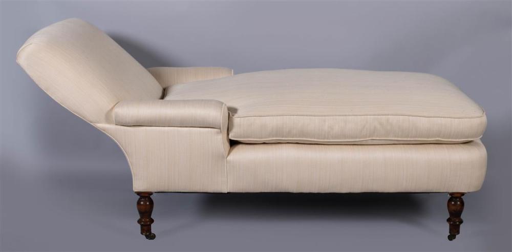 VICTORIAN STYLE WHITE CHAISE LOUNGEVICTORIAN 33b4d5