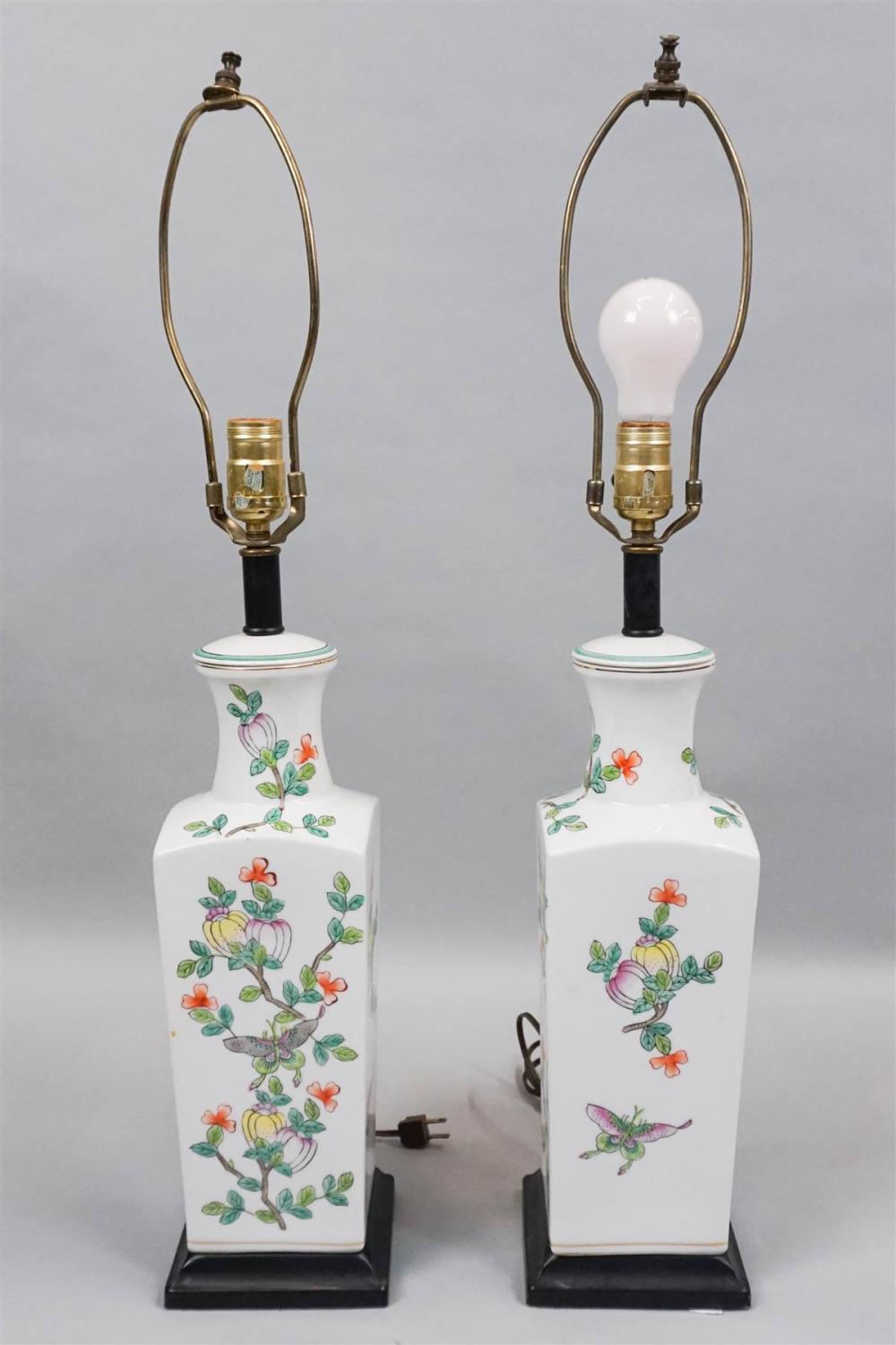 PAIR OF CHINESE STYLE PORCELAIN 33b53d