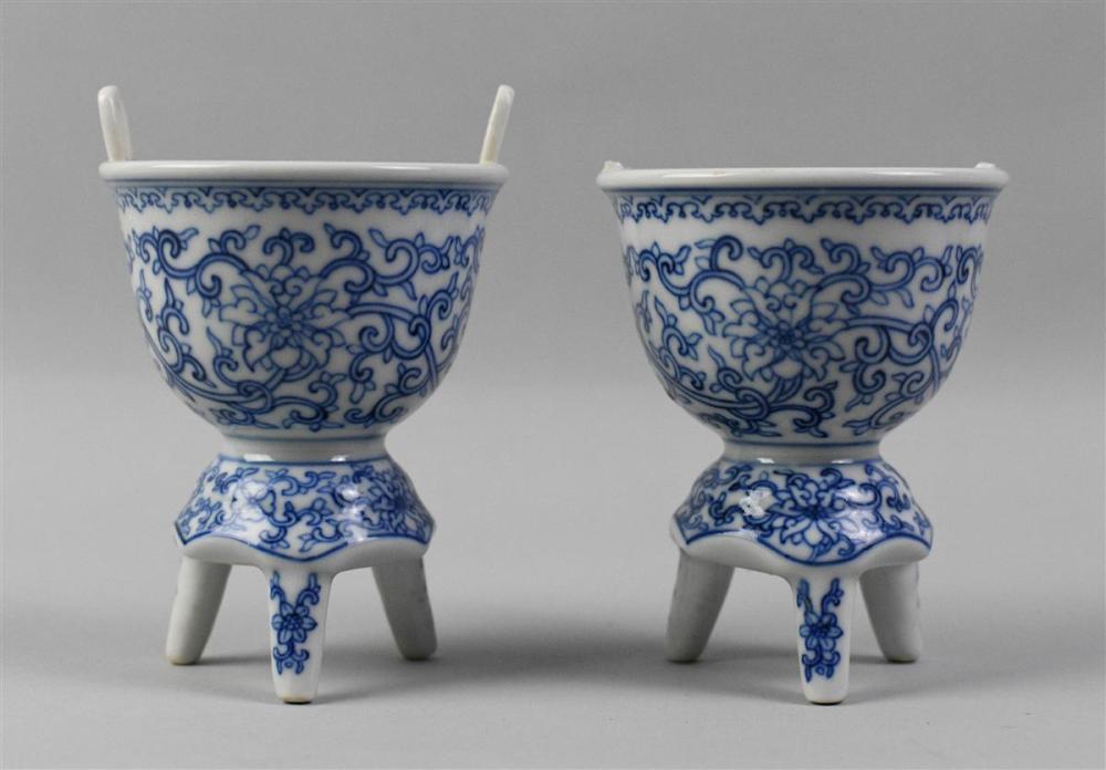 PAIR OF CHINESE UNDERGLAZE BLUE 33b5e5