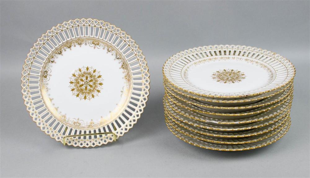 SET OF TEN WHITE AND GILT PLATESSET 33b617