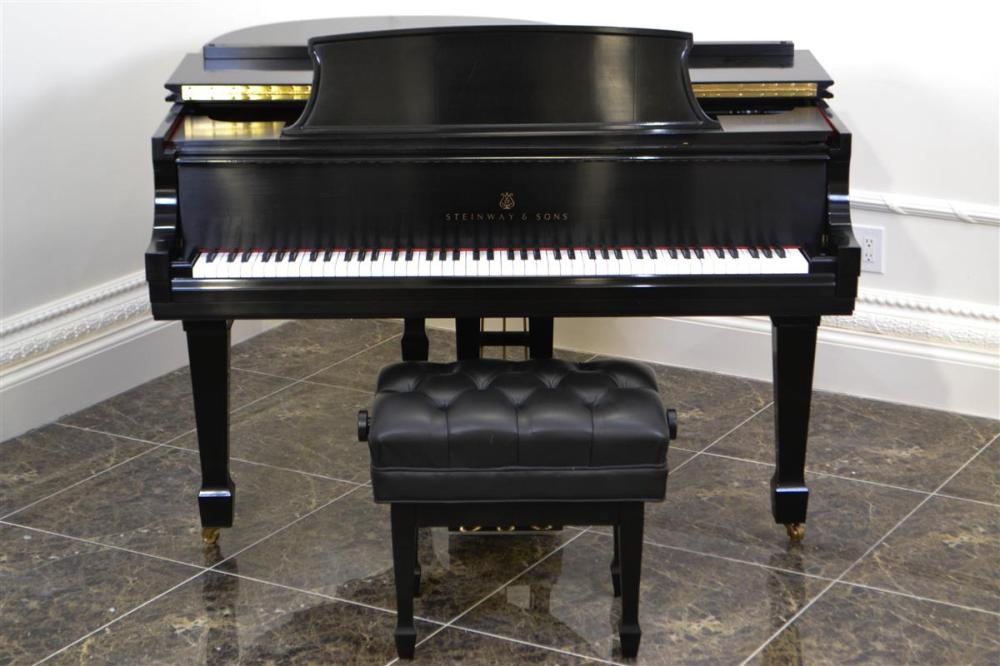STEINWAY BLACK LACQUER BABY GRAND 33b65f