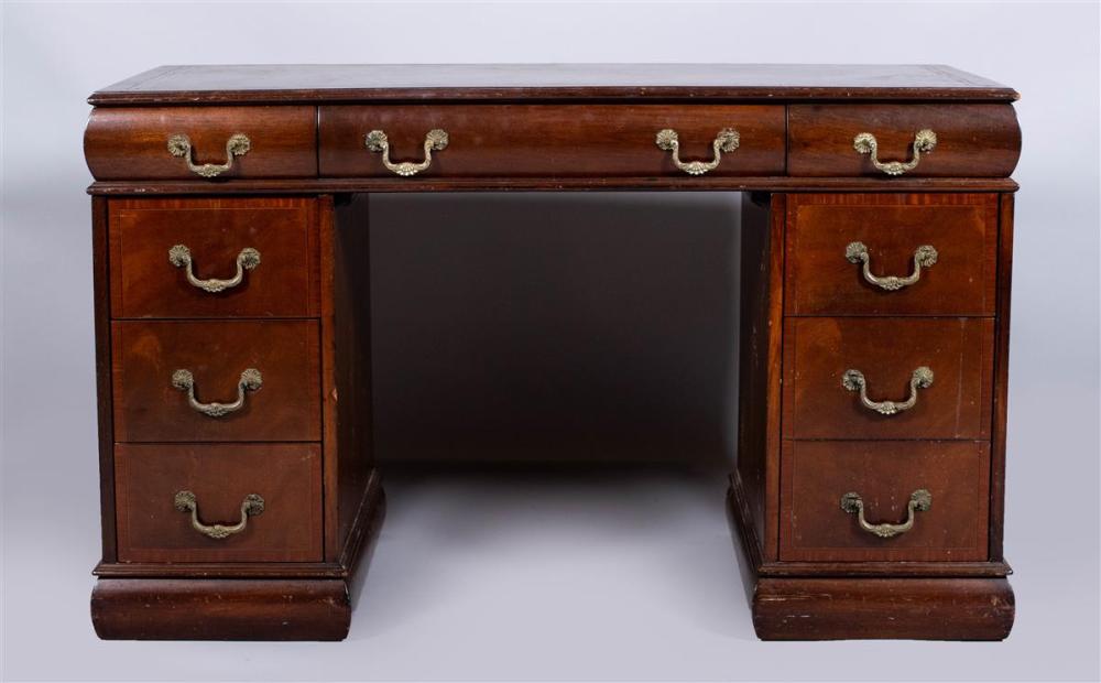 GEORGIAN STYLE MAHOGANY PEDESTAL 33b757