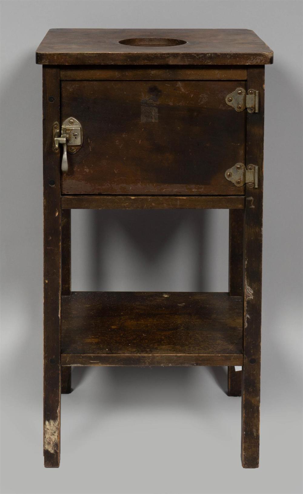 PRIMITIVE AMERICAN SIDE CABINETPRIMITIVE