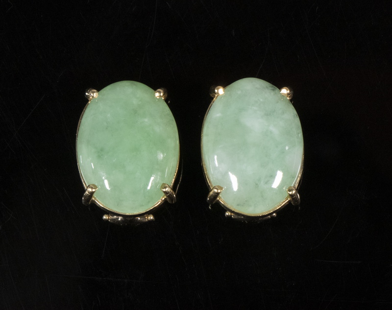 PR OF JADE EARRINGS Pr of oval 33b7fe