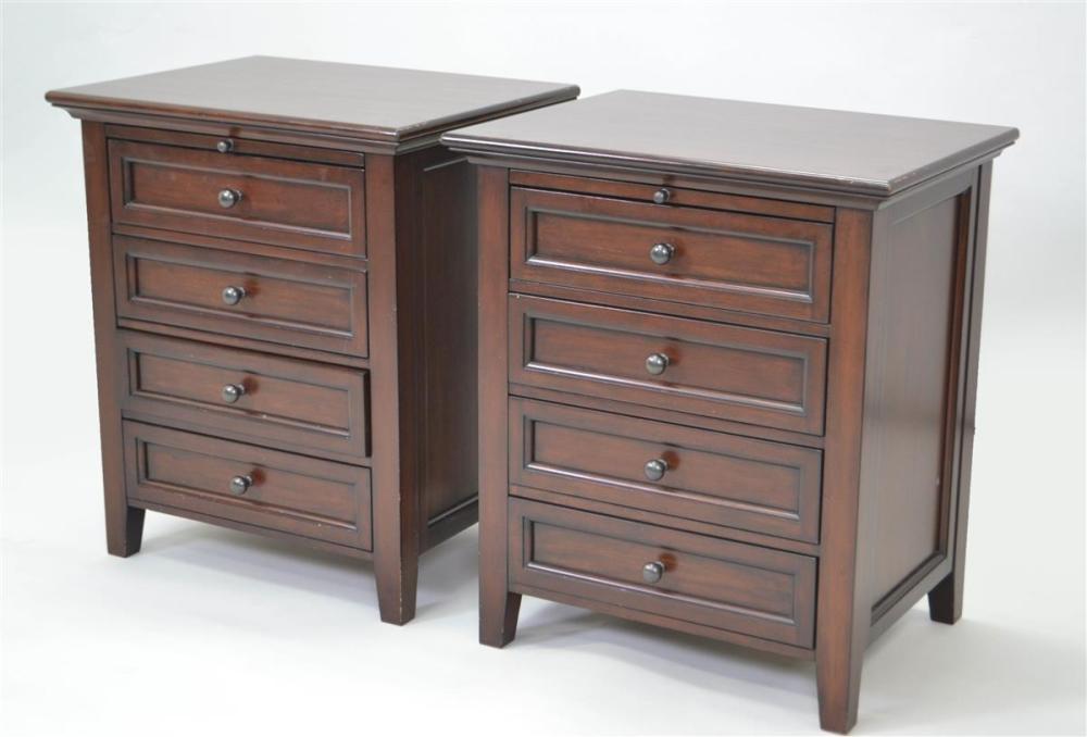 PAIR OF CONTEMPORARY MAHOGANY BEDSIDE 33b835