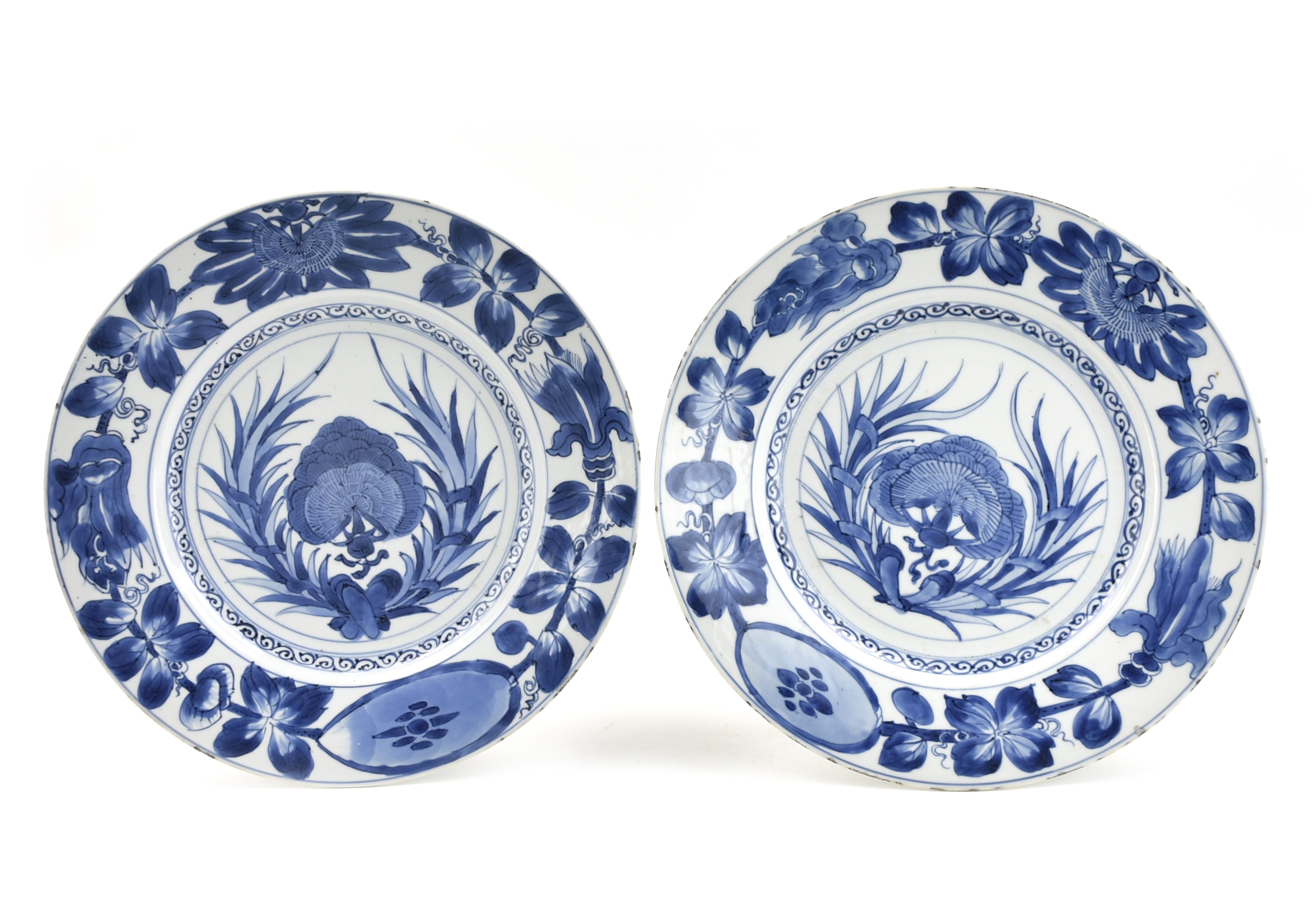 PAIR OF CHINESE BLUE WHITE CHARGER  339468