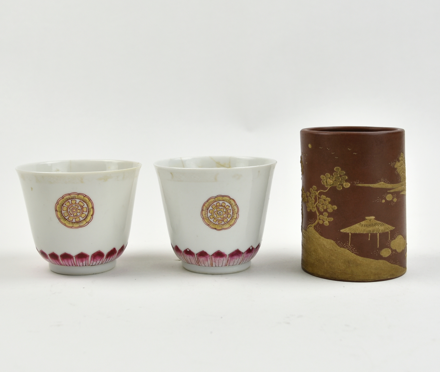 TWO CHINESE PORCELAIN CUPS AND 339499