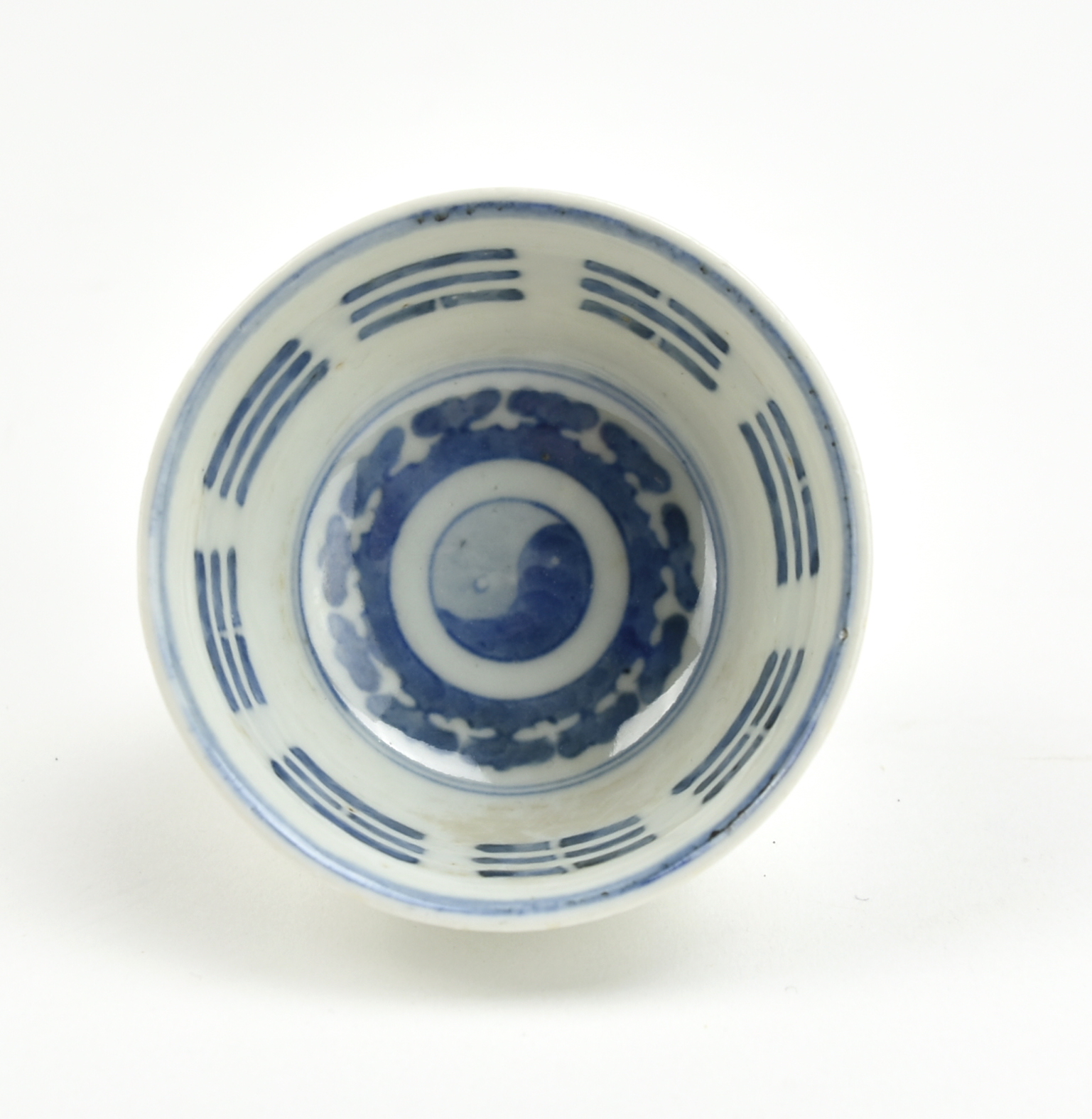 CHINESE BLUE & WHITE CUP W/ TAICHI PATTERN