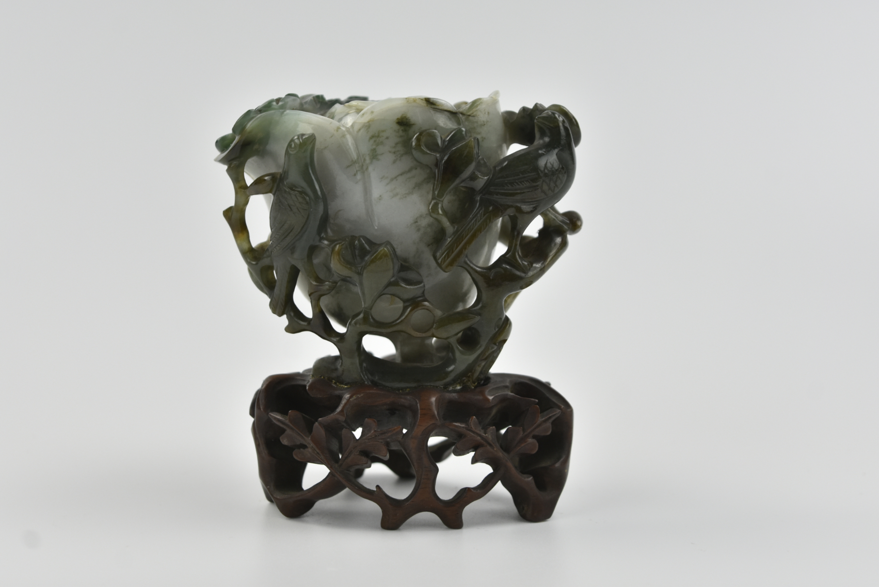 CHINESE JADEITE CUP WITH WOOD STAND 339713