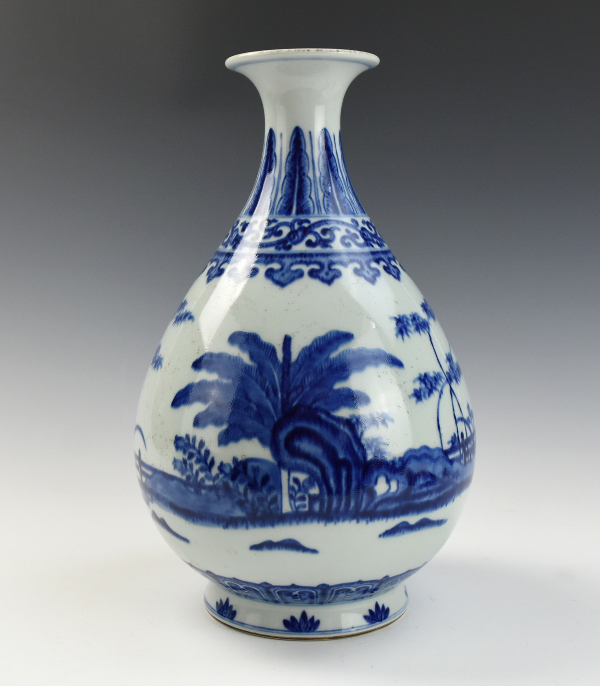 CHINESE BLUE WHITE VASE W QIANLONG 339795