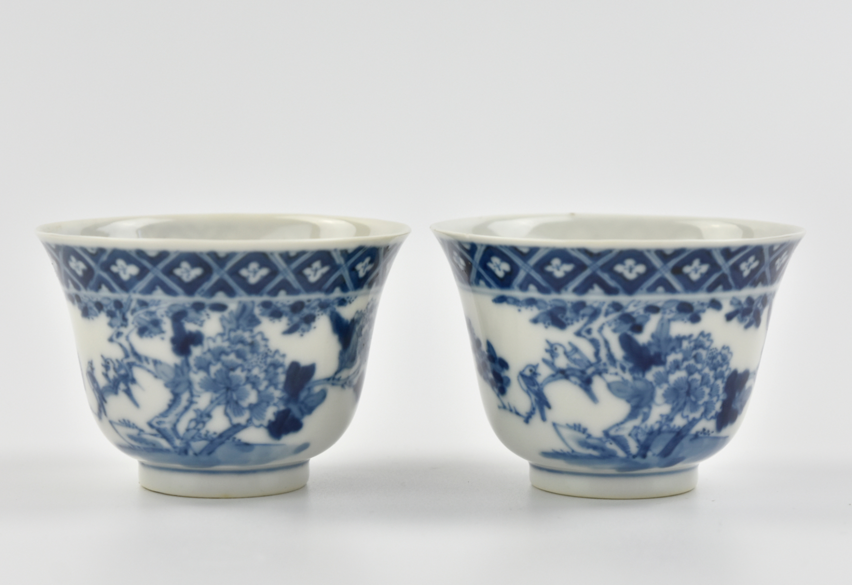 PAIR OF CHINESE BLUE WHITE CUPS 339796