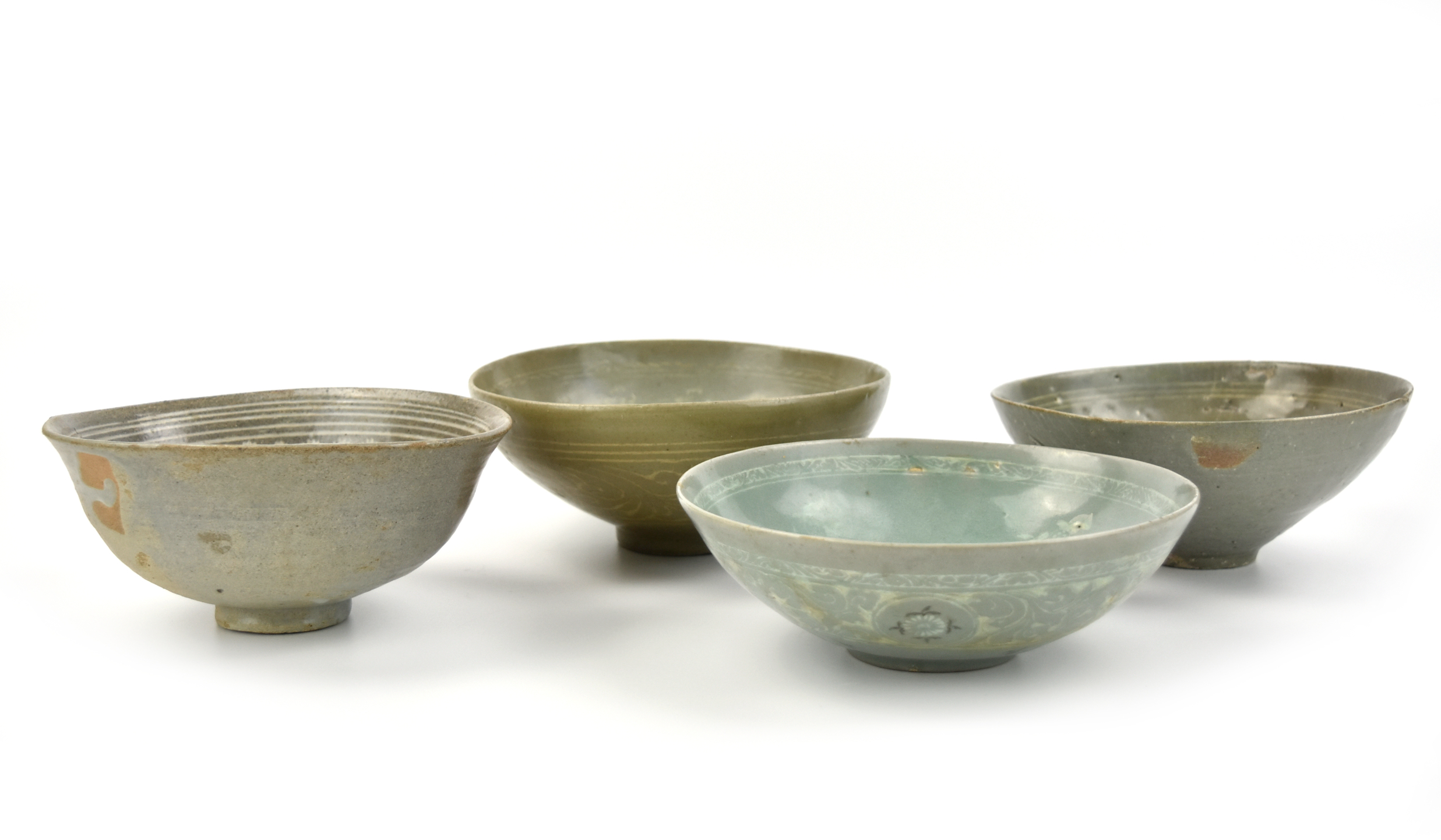 4 KOREAN CELADON SLIP INLAID BOWLS  3397ec