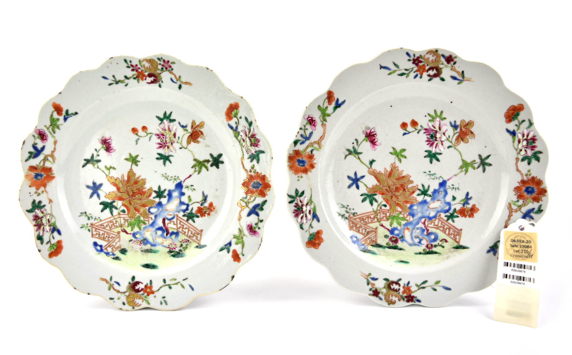 PAIR OF CHINESE FAMILLE ROSE PLATE  339815