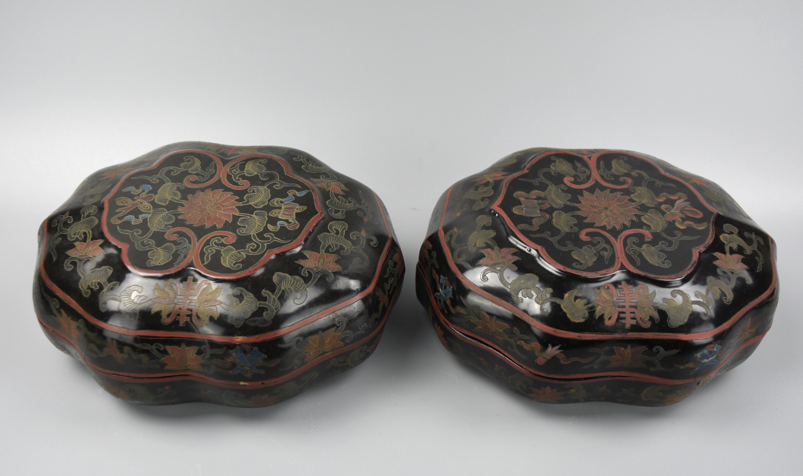 PAIR OF LACQUERWARE BOXES COVER 20TH 33992d