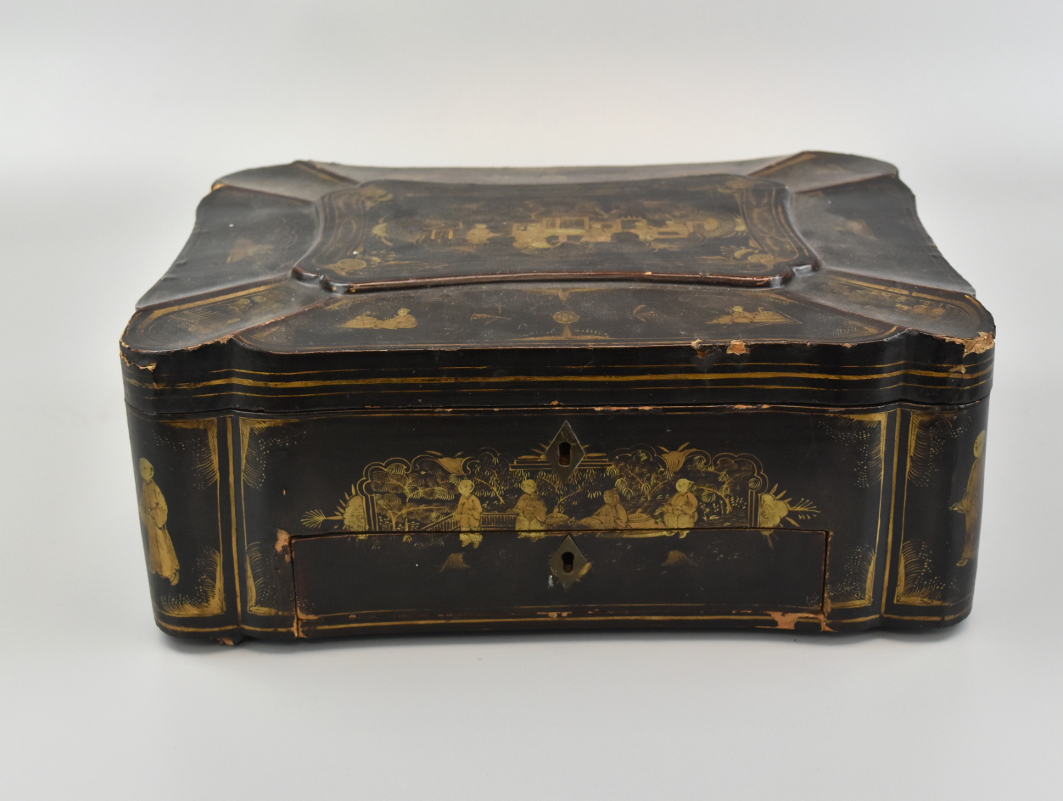 CHINESE GILT LACQUERED SEWING BOX  33992e