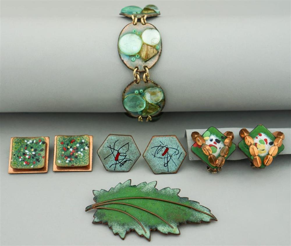 COLLECTION OF VINTAGE ENAMEL ON