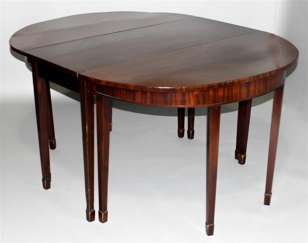 FEDERAL MAHOGANY OVAL DINING TABLE