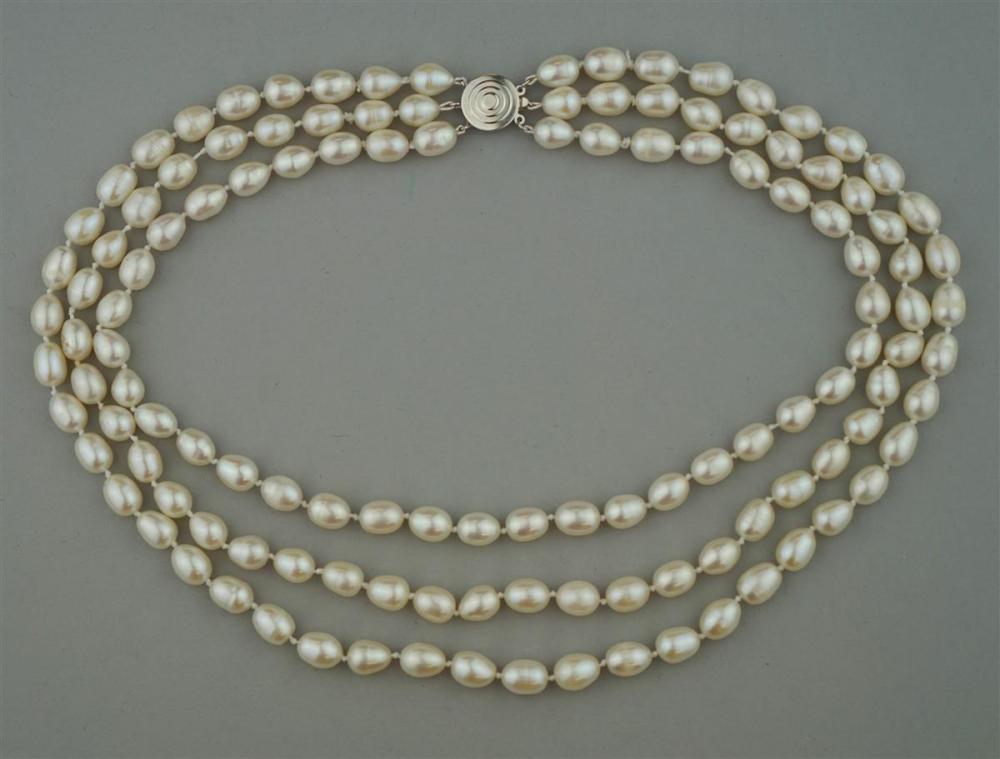 TRIPLE STRAND FRESHWATER PEARL 339b1d