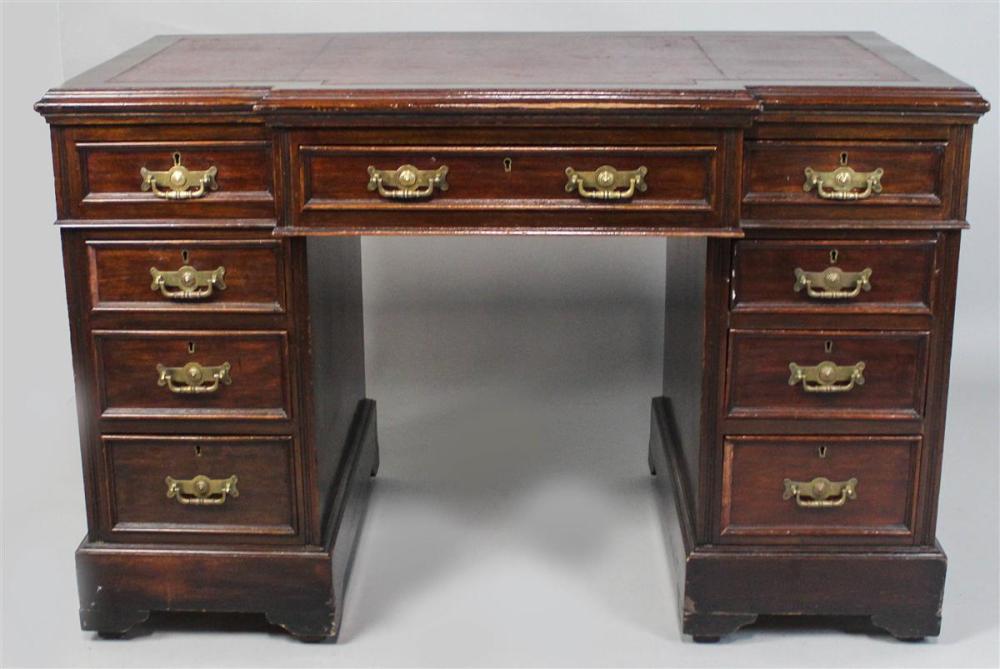 VICTORIAN MAHOGANY PEDESTAL DESKVICTORIAN 339b95