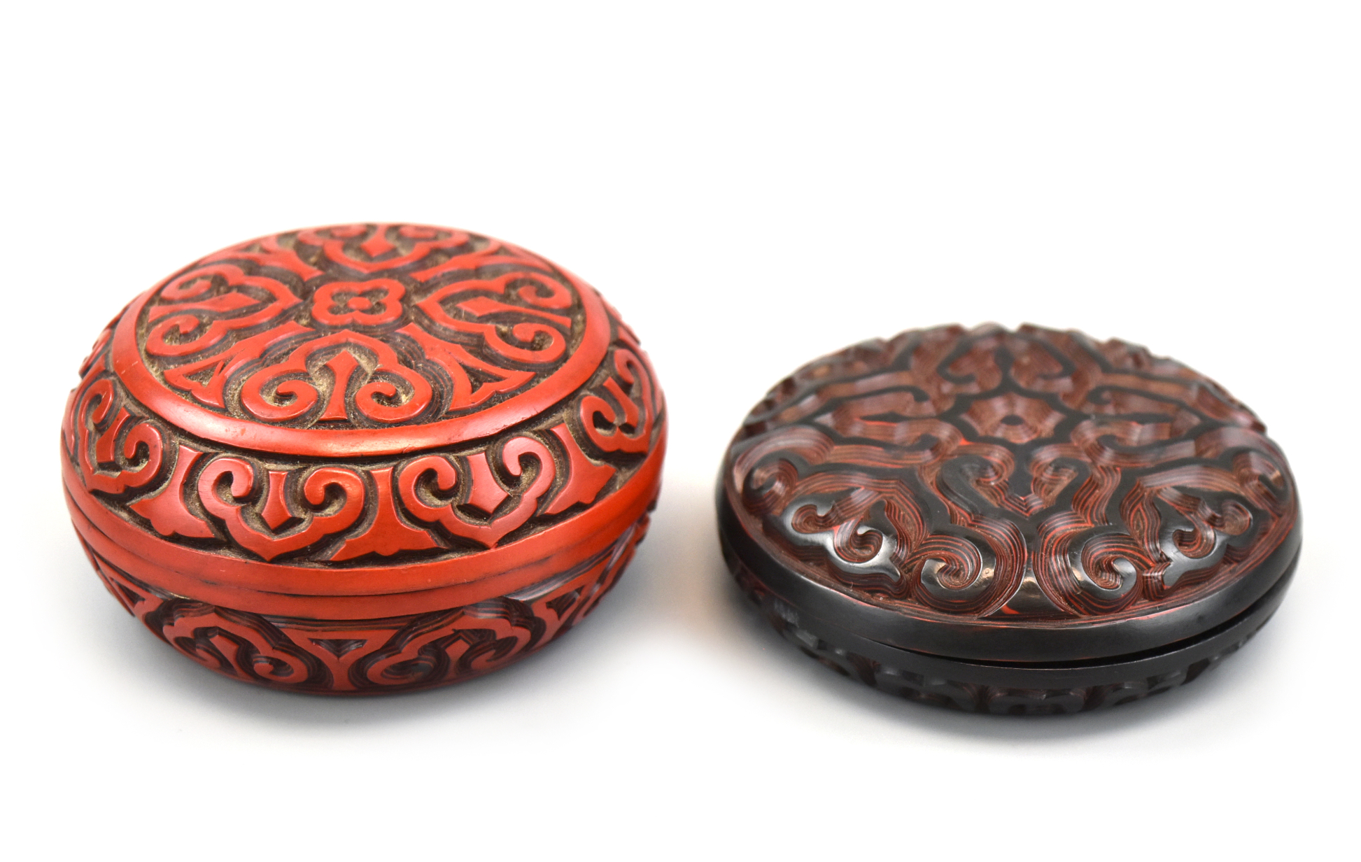 TWO CHINESE CARVED LACQUER BOXES 339bee