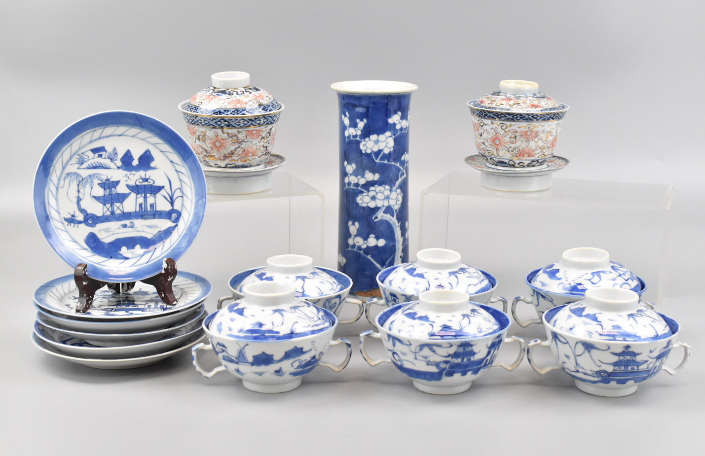 SET OF CHINESE BLUE & WHITE TEACUPS,