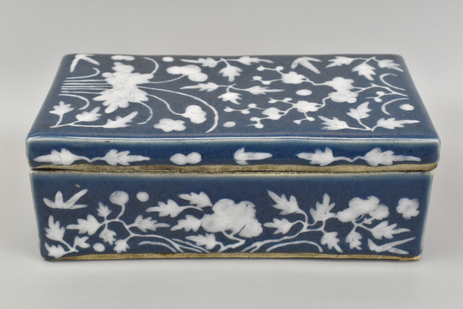 CHINESE BLUE GLAZED COVERED BOX  33a023