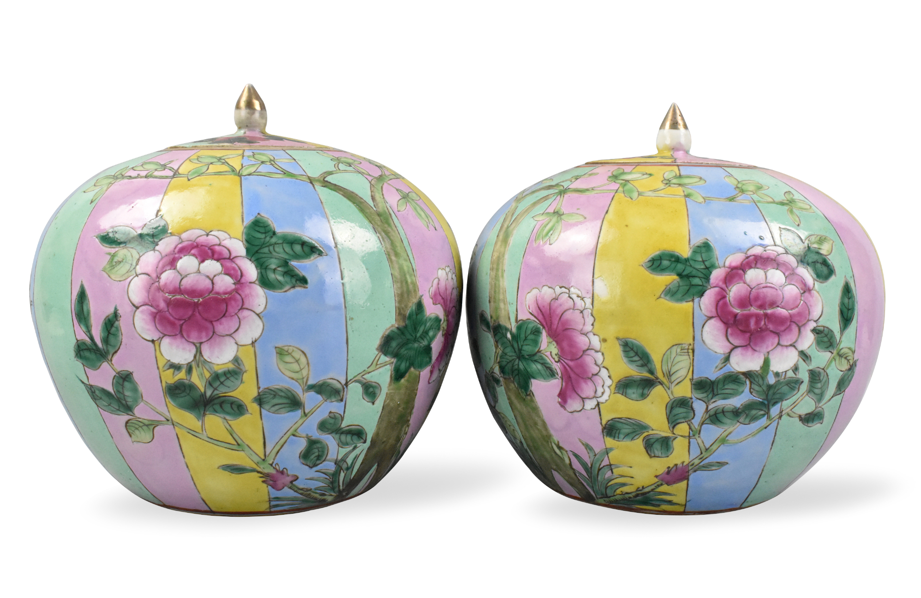 PAIR OF CHINESE FAMILLE ROSE COVERED 33a07f