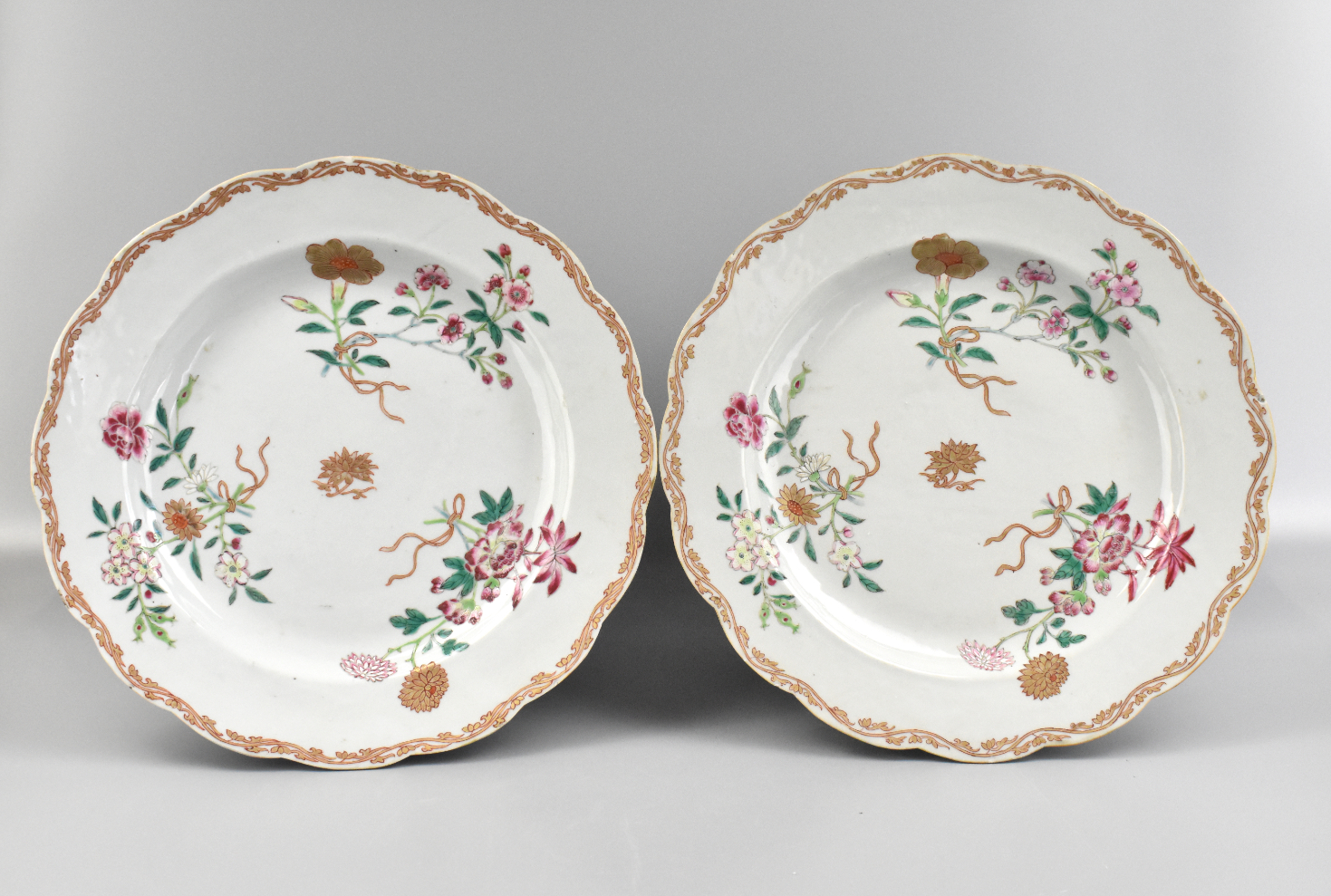 PAIR OF CHINESE EXPORT PLATES W/