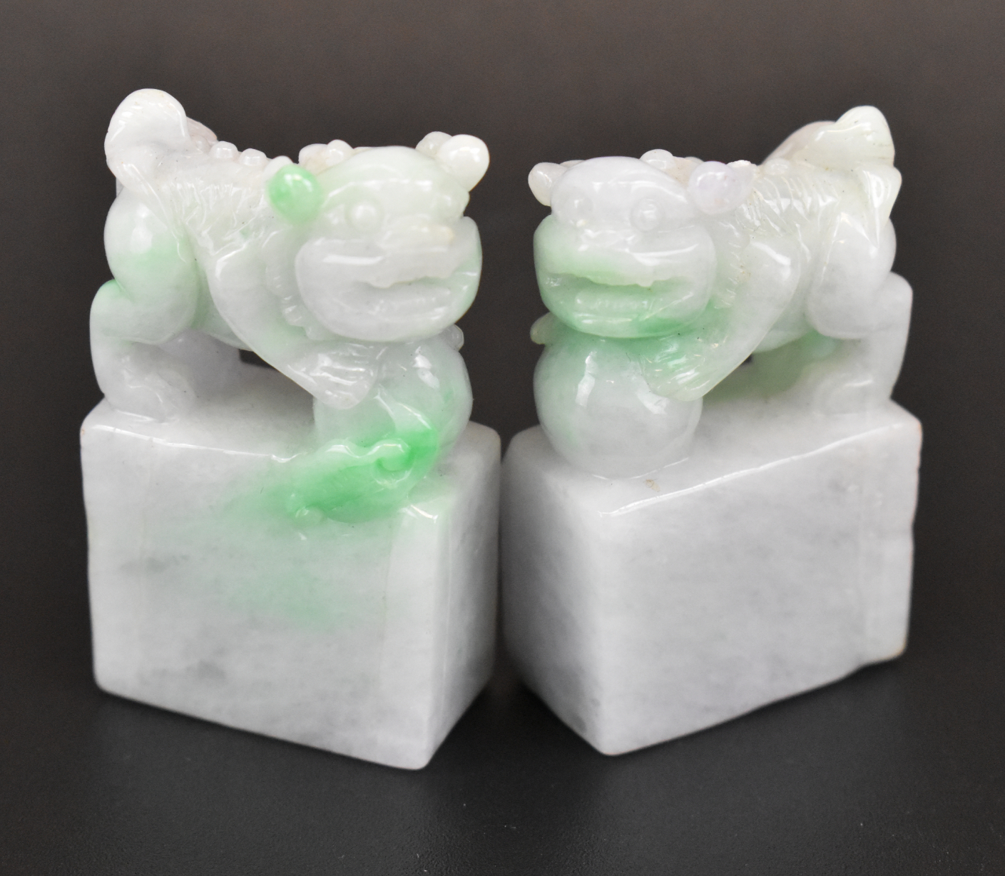 PAIR OF CHINESE JADEITE LION SEALS 33a16e