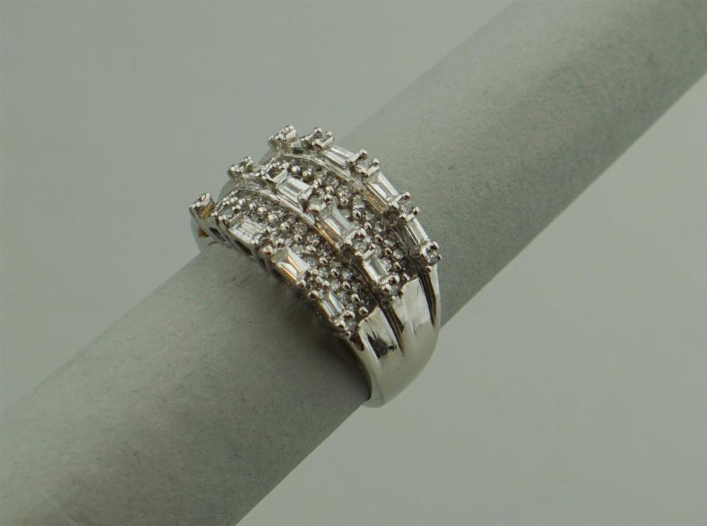 14K WHITE GOLD AND DIAMOND RING14K 33a1df