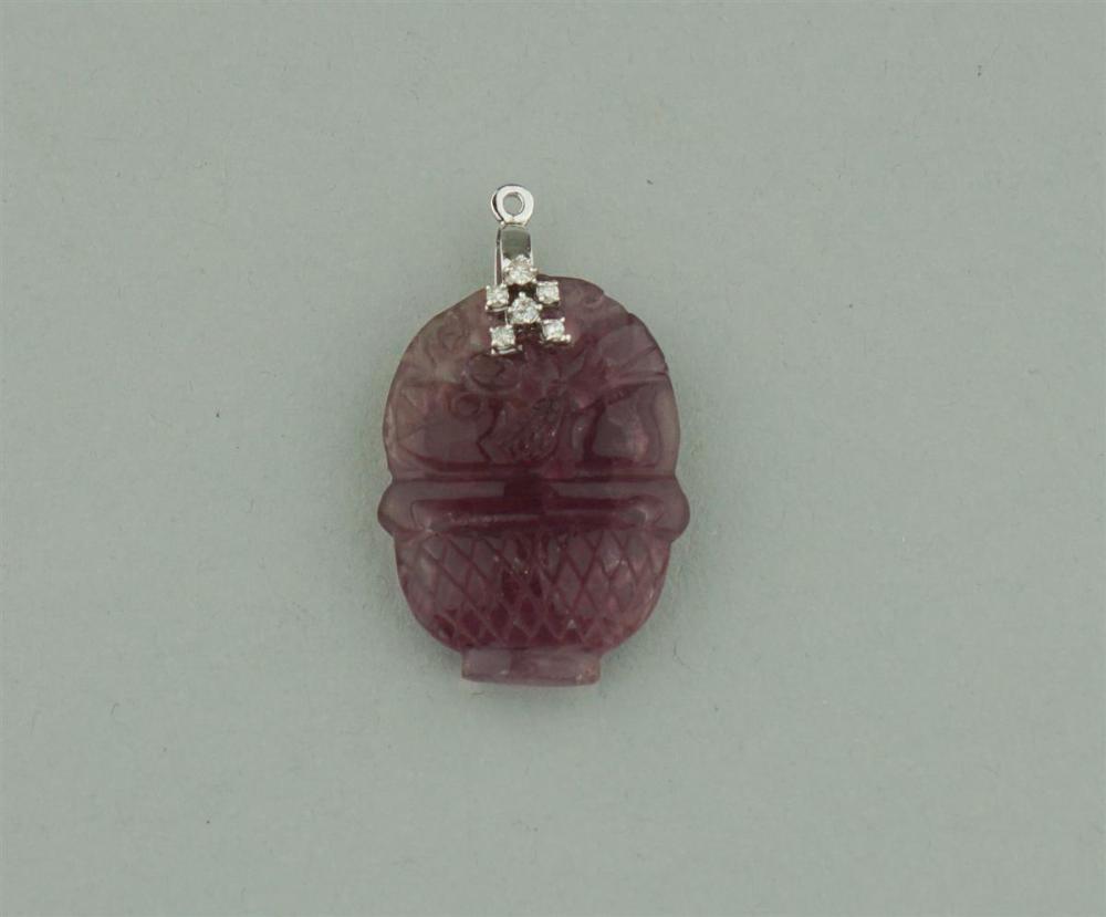 CARVED AMETHYST AND DIAMOND PENDANTCARVED 33a207